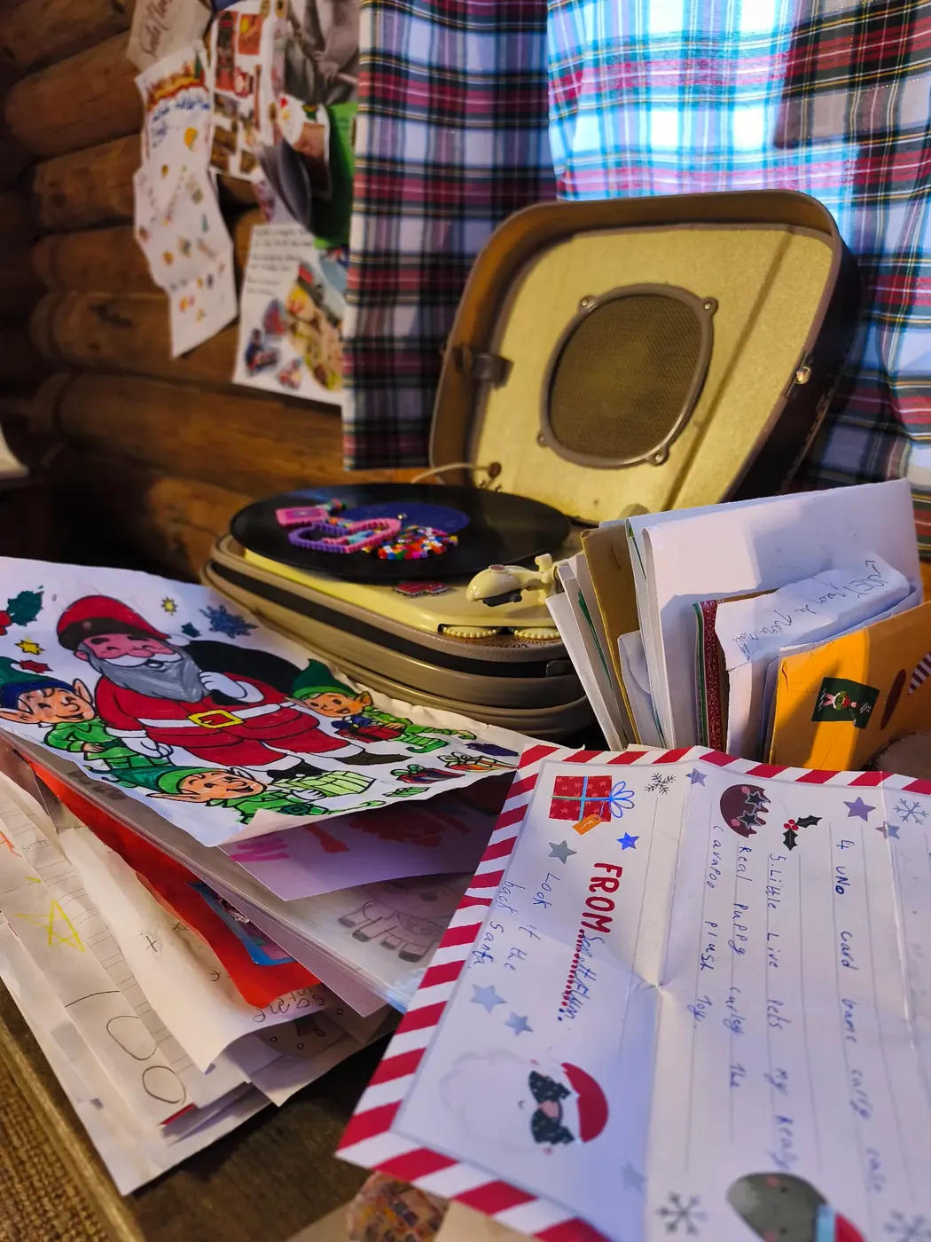 Lettres des enfants adressées au Père Noël en Laponie